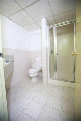 Meadowbrook Motor 2* Jericho